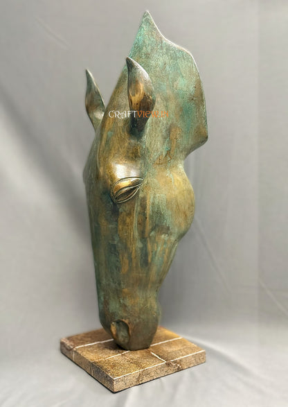 Elegant Bronze Horse Head Sculpture – A Timeless Statement Décor