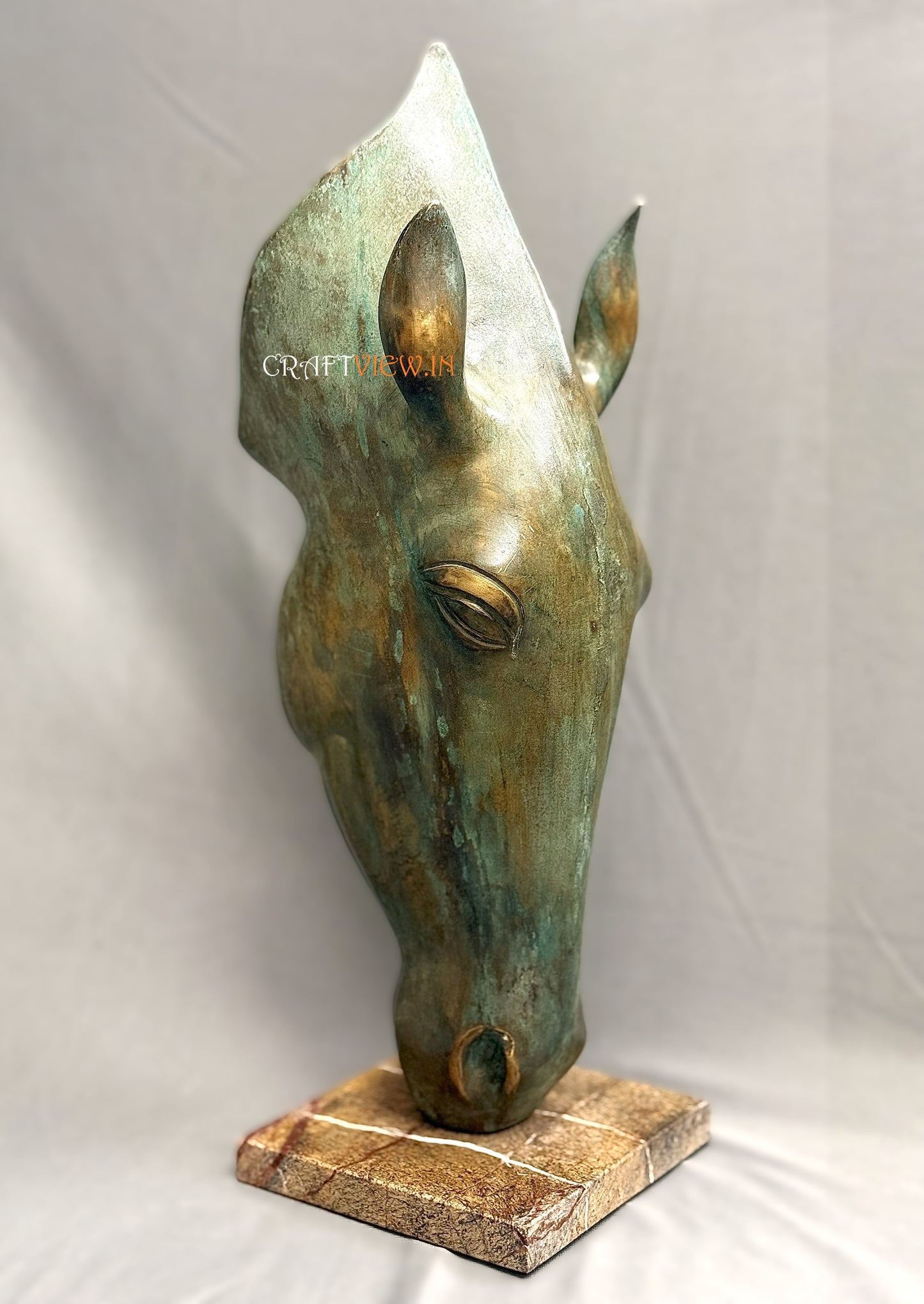 Elegant Bronze Horse Head Sculpture – A Timeless Statement Décor