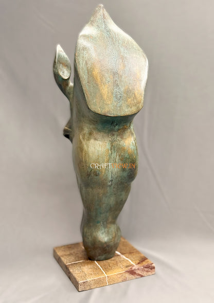 Elegant Bronze Horse Head Sculpture – A Timeless Statement Décor